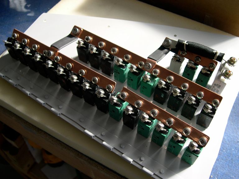 Il retro del pannello circuit breakers
