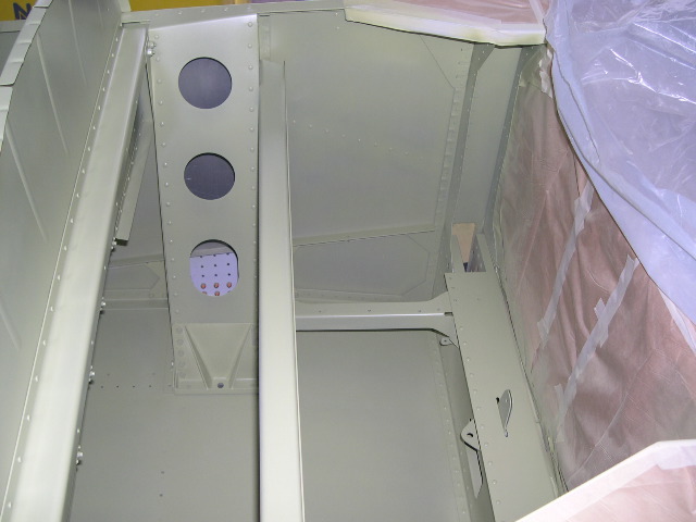 Il primer dopo l'applicazione nella parte anteriore interna della fusoliera