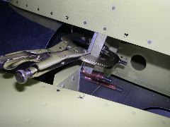 Clampatura per il controllo dello 'swing' dello stabilizzatore verticale rispetto alla centerline della fusoliera